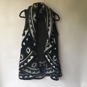 Max Studio sleeveless shawl